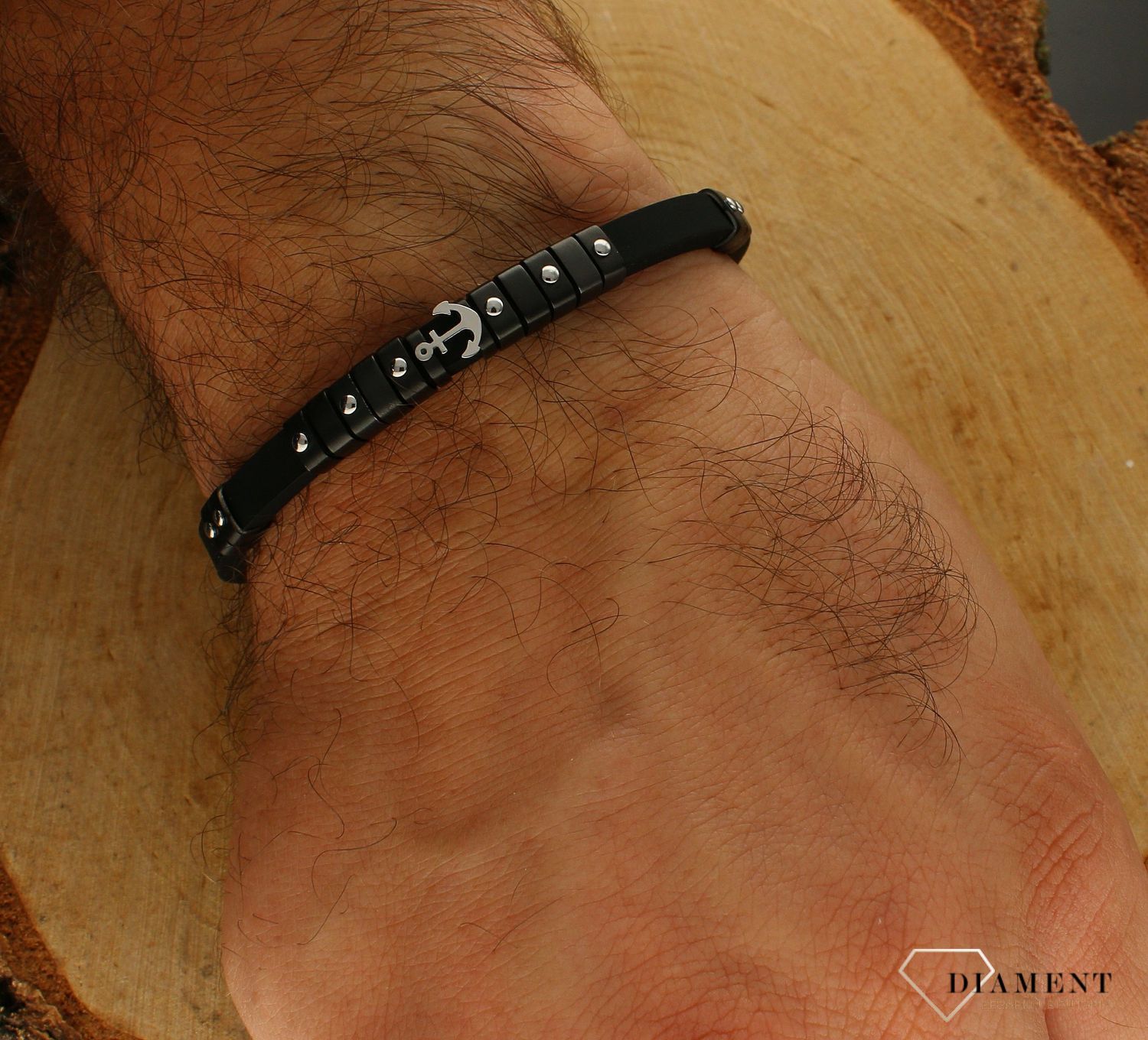 Bransoletka męska Nomination kauczuk z kotwicą z kolekcji City 028814 002. Bransoletka w kolorze czarnym wykonana z kauczuku i stali szlachetnej 316L. Czerń pasuje do każdego koloru, tak więc bransoletka jest poprzez swój  (3).jpg